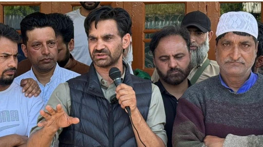 Leaders join South Kashmir’s paddy protest: ‘If govt needs it, use barren land’